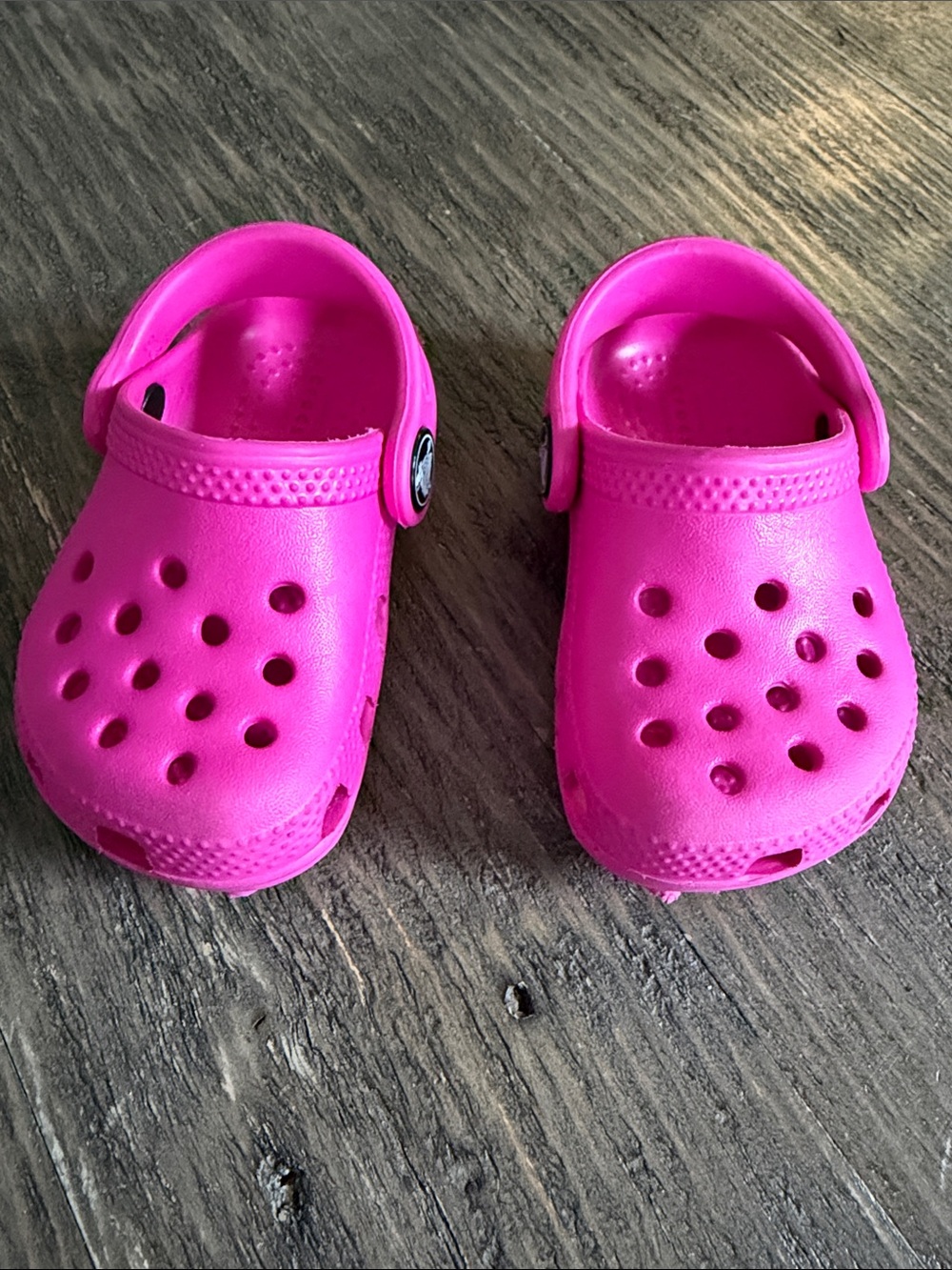 CROCS Kids Classic Clog in Bright Pink